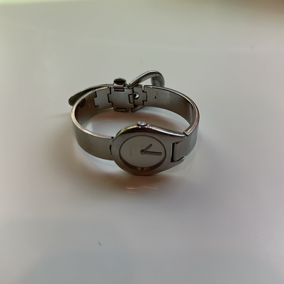 💎 Authentic Gucci Vintage 6700L 26mm Watch - Picture 3 of 13